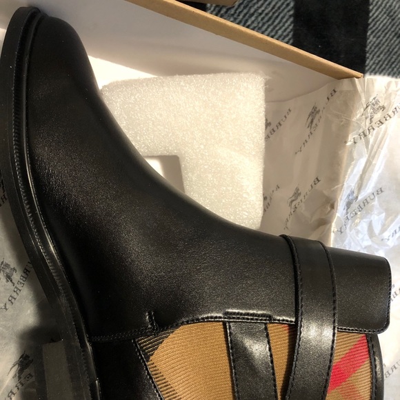 Burberry boots - Picture 4 of 5